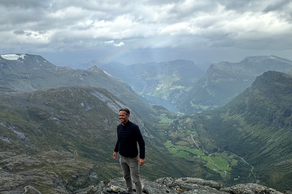 Roar Arnstad overlooking the Norwegian mountains